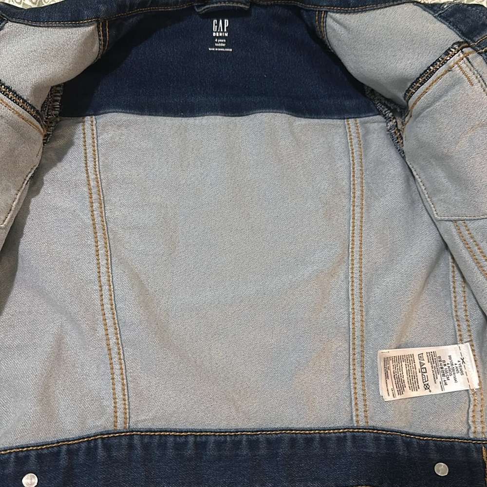 GAP Denim Jacket - size 4 years old Toddler - Picture 4 of 10